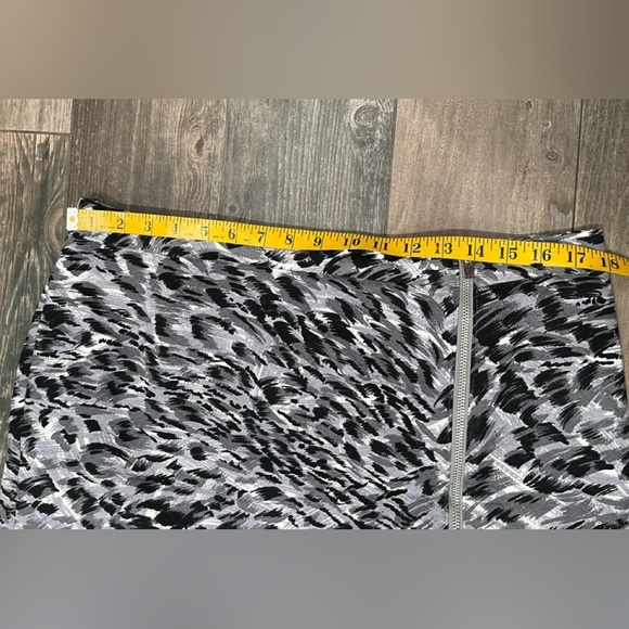 Talbots Gray Black Animal Abstract Print Front Zipper Pencil Skirt Size 14 - Picture 5 of 13